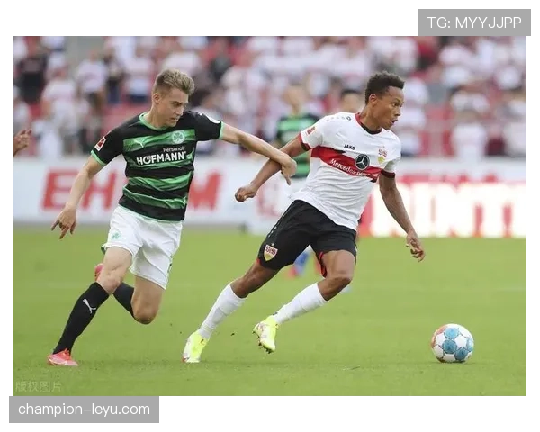 伯恩利官宣与罗德里格斯续约,期待其新赛季强势复苏 伯恩利官宣与罗德里格斯续约,期待其新赛季强势复苏