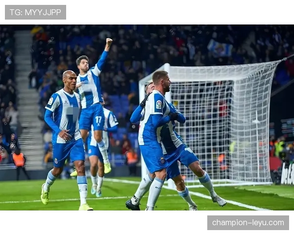 南美新星闪耀欧洲赛场，转会热潮点燃豪门争锋