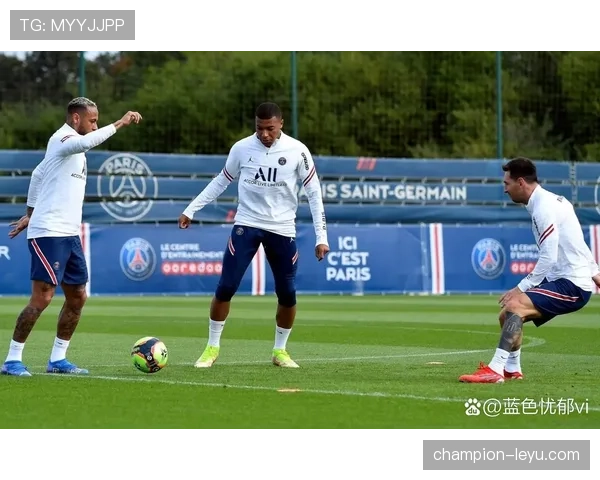 奥雷利安·楚阿梅尼：法甲最佳阵容连庄背后的统治级表现解析