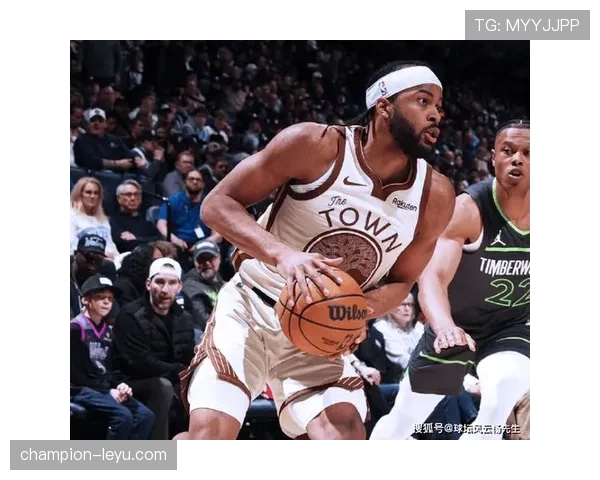 戈贝尔比上季更专注挡拆护筐，限制对手内线得分