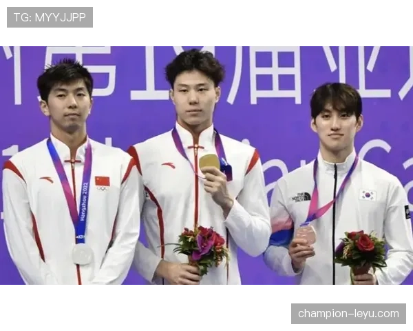 覃海洋没带手机进更衣室？感觉他这是自断财路啊！