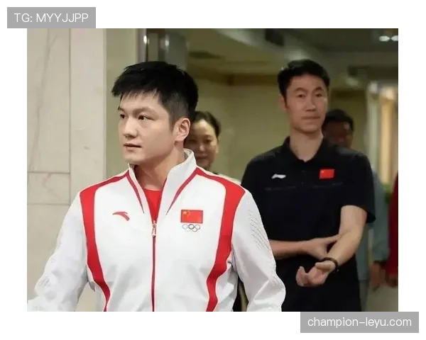 王励勤退役后住上海老小区，邻居说他天天拎菜篮子买菜